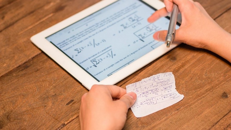 刺鸟配音软件评测:AI配音网站的优势与应用